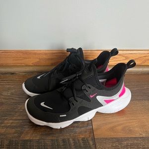 New girls Nike free run 5y